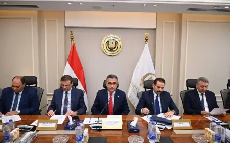 دراسة طرح السكر في البورصة السلعية من قبل وزير التموين