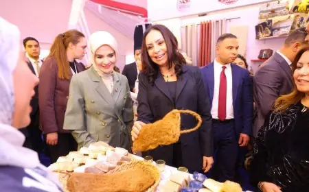 وزيرة التضامن الاجتماعي ووزيرة الأسرة التركية تستكشفان إبداعات معرض ديارنا للحرف اليدوية والتراثية