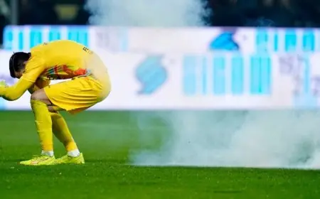 إصابة حارس كريمونيزي بشكل مرعب عقب اشتباك مع مفرقعات ألتراس إنتر ميلان