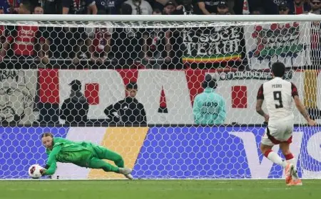 إنريكي يشيد بسافونوف كأفضل حارس مرمى في تصدي ركلات الجزاء خلال مسيرتي التدريبية