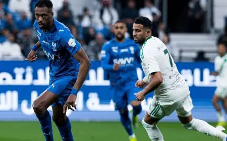 الأهلي يفرض التعادل على الهلال ويشعل المنافسة على قمة الدوري السعودي