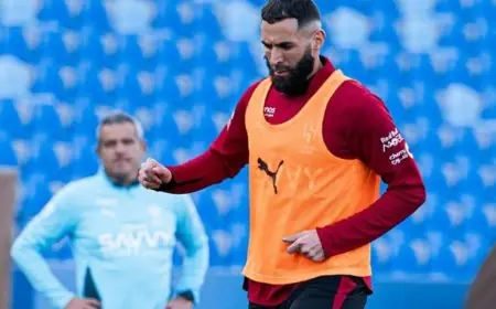 كريم بنزيما يتألق بالزي الأحمر في أول تدريباته مع الهلال.. من سيكون أول ضحاياه