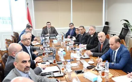 وزير الإسكان يجتمع مع مسؤولي سيتي إيدج لمناقشة تطوير وتشغيل شواطئ العلمين الجديدة