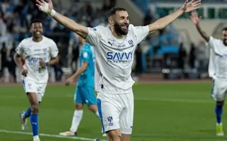 بنزيما يتألق ويقود الهلال لانتصار كاسح بسداسية ضد الأخدود في الدوري السعودي