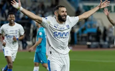 كريم بنزيما يشيد بجماهير الهلال بعد الانتصار على الأخدود