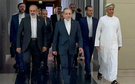 انطلاق المحادثات الإيرانية الأمريكية في عمان: تفاصيل اليوم الأول