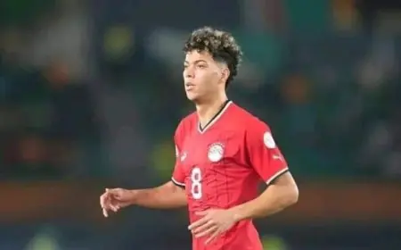 إمام عاشور يشارك لحظات مميزة من أداء العمرة في الحرم المكي مع الصور