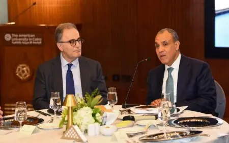 لقاء وزير الخارجية مع مجلس أمناء الجامعة الأمريكية بالقاهرة يعزز التعاون الأكاديمي