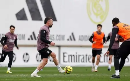 لقاء حاسم بين ألفارو أربيلوا وداني كارفاخال لإخماد الأزمة في ريال مدريد