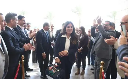 استقبال حافل لوزيرة الإسكان في ديوان الوزارة بعد أداء اليمين الدستورية