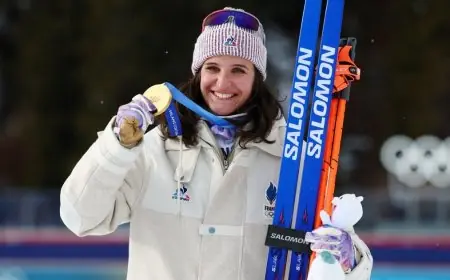 من اللصوصية إلى البطولات جوليا سيمون تظفر بذهبية البياثلون وماكرون يشيد بأدائها