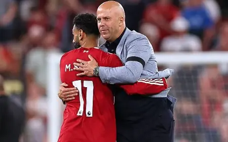 سلوت يثني على محمد صلاح بعد تحطيمه رقمًا قياسيًا مع ليفربول