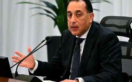 مصطفى مدبولي يقود أول اجتماع حكومي بالتشكيل الجديد ويمنح الوزراء السابقين تكريماً مميزاً