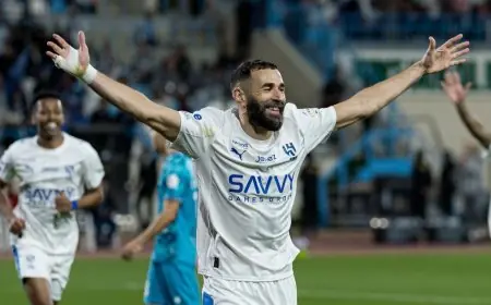 هل يحقق كريم بنزيما رقمًا قياسيًا جديدًا مع الهلال بتسجيل هاتريك أمام الاتفاق