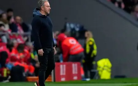 فليك يعترف بأهمية الدروس القاسية بعد خسارة برشلونة في الشوط الأول