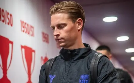 دي يونغ يصف الحكام بالفضيحة بعد هزيمة برشلونة المثيرة أمام أتلتيكو