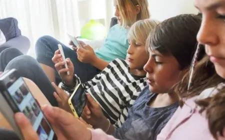 بريطانيا تدرس حظر السوشيال ميديا للأطفال كخطوة للحد من الانتحار