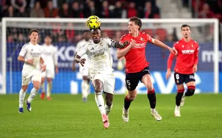 ريال مدريد يتعثر ضد أوساسونا وبرشلونة يقترب من صدارة الليجا