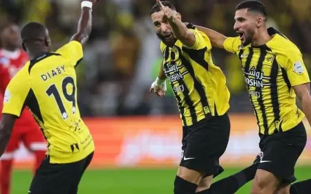 هل تأثرت علاقة حسام عوار وكريم بنزيما بعد مواجهة الهلال والاتحاد؟