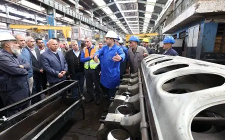 وزير النقل يتابع أحدث أعمال صيانة وعمرة جرارات السكك الحديدية في ورش إيرماس