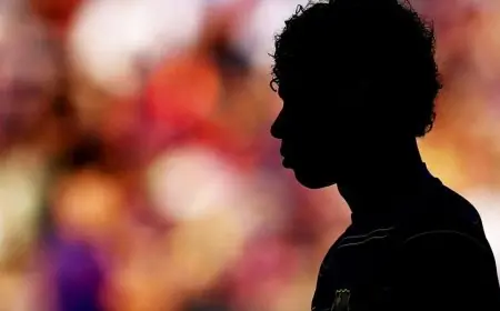 لامين يامال يشعل غضب أسطورة برشلونة وفليك يبتعد عن فخ فينيسيوس