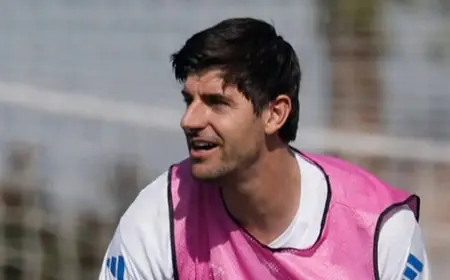 تيبو كورتوا يوجه انتقادات لجوزيه مورينيو بسبب استخدام احتفال فينيسيوس