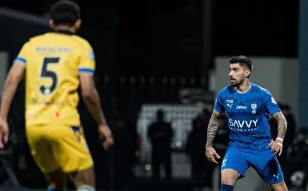 تعادل مثير بين الهلال والتعاون في الشوط الأول وإصابة خطيرة لليامي