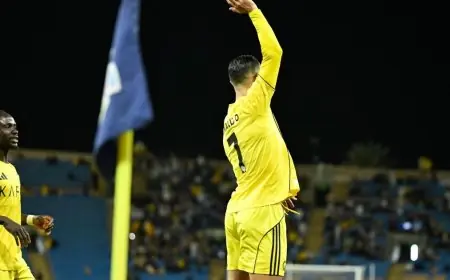 النصر يتألق ويبهر بثلاثية سريعة في مرمى النجمة خلال الشوط الأول