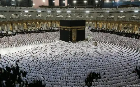 شاهد الآن بث مباشر لصلاة العشاء والتراويح من الحرم المكي في ليلة 9 رمضان 1447