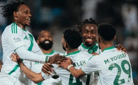 الأهلي يتفوق على الرياض بهدف عكسي ويتصدر الدوري السعودي