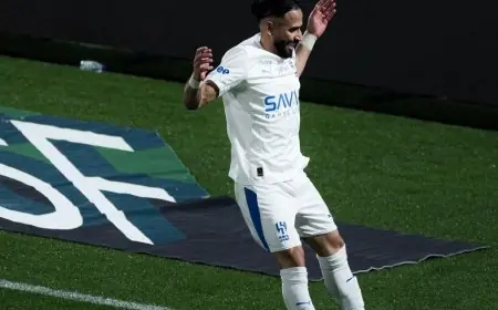 8 أهداف تلهب الديربي المثير الهلال يتفوق على الشباب ويشعل المنافسة على القمة