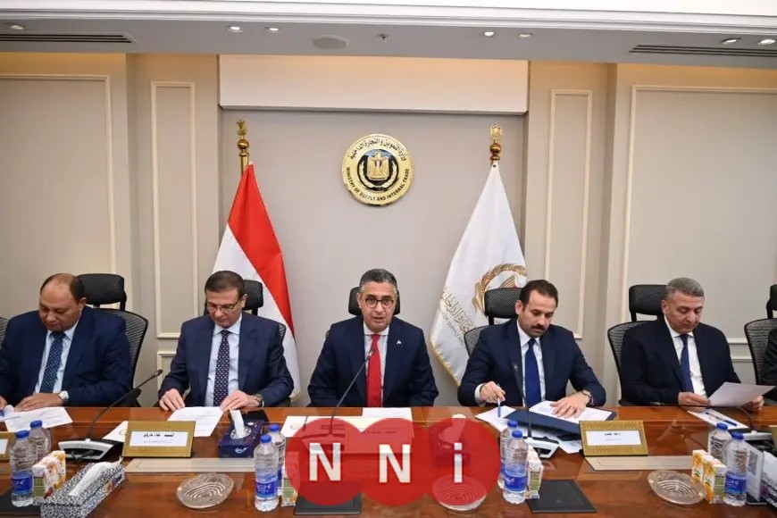 دراسة طرح السكر في البورصة السلعية من قبل وزير التموين