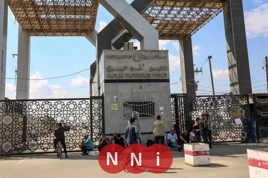 أول مصاب فلسطيني يصل إلى مصر عبر معبر رفح لبدء رحلة الفحص والعلاج