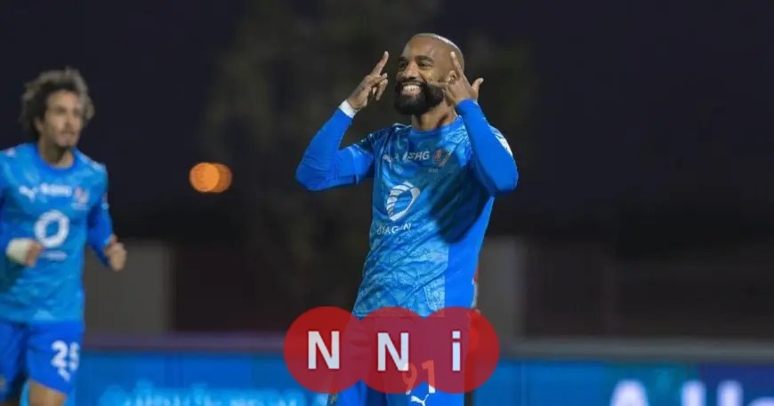 ألكسندر لاكازيت يتألق مجدداً ويساهم في فوز نيوم المثير على الرياض