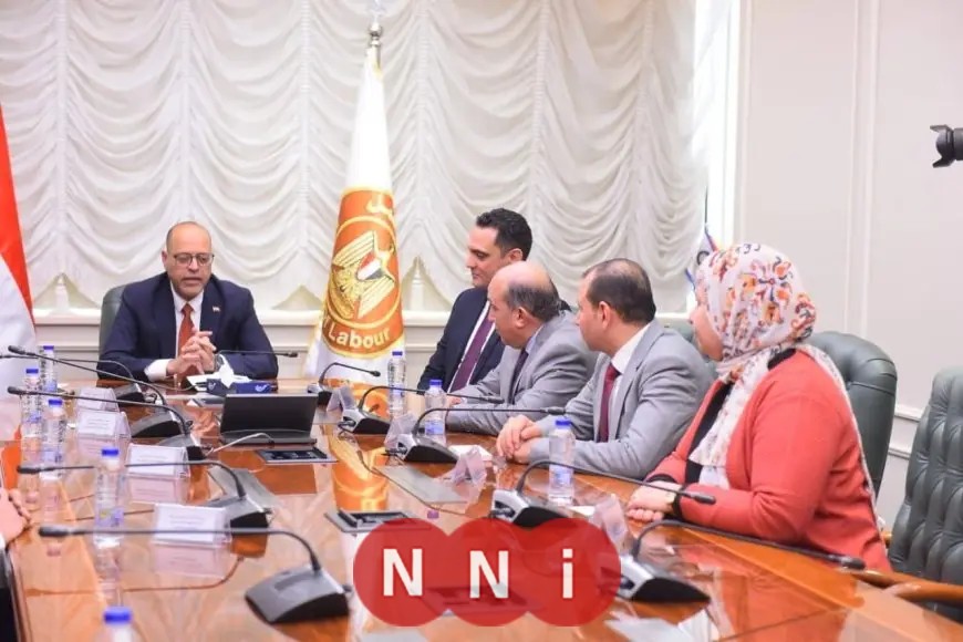 وزير العمل يبرم اتفاقية استراتيجية مع الأكاديمية العربية لتعزيز الكفاءات البشرية وتنميتها