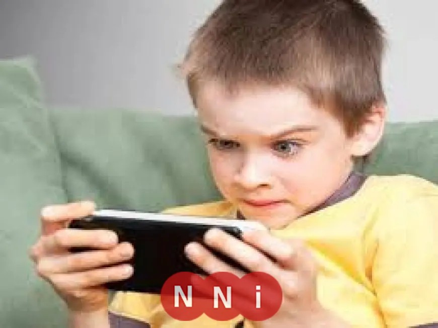 تحذيرات هامة: إهمال أسرى يترك الأطفال في خطر أمام شاشات الهواتف بلا رقابة