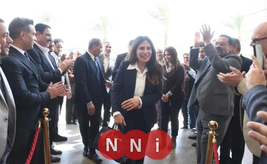وزيرة الإسكان تباشر مهامها في ديوان الوزارة بعد القسم الدستوري أمام الرئيس السيسي