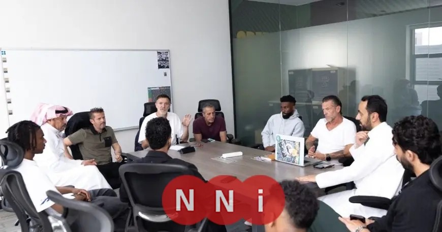 الجهاز الفني للمنتخب السعودي يعقد اجتماعاً مهماً مع نجوم الهلال