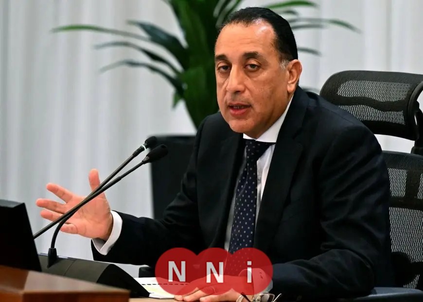 مصطفى مدبولي يقود أول اجتماع حكومي بالتشكيل الجديد ويمنح الوزراء السابقين تكريماً مميزاً