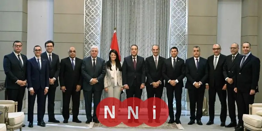 رئيس الوزراء يكرم الوزراء السابقين ويعلن: مواصلة استكمال إنجازاتهم