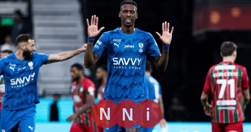 الهلال يتألق ويتقدم بهدفين على الاتفاق في نهاية الشوط الأول