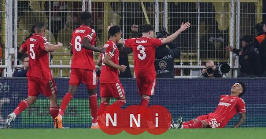 نوتنغهام فورست يتألق تحت قيادة مدربه الجديد وينتصر على فنربخشة في ملحق الدوري الأوروبي