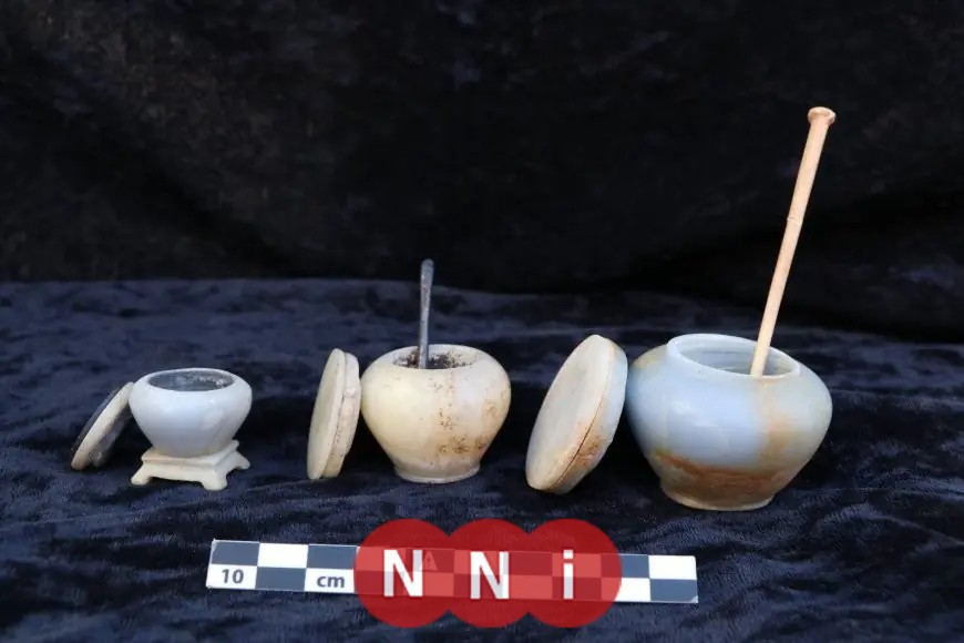 اكتشاف مذهل: العثور على 160 آنية فخارية متنوعة من عصر الدولة القديمة