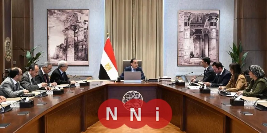 رئيس الوزراء ووزير الصناعة يناقشان خطط تطوير الوزارة للمرحلة القادمة