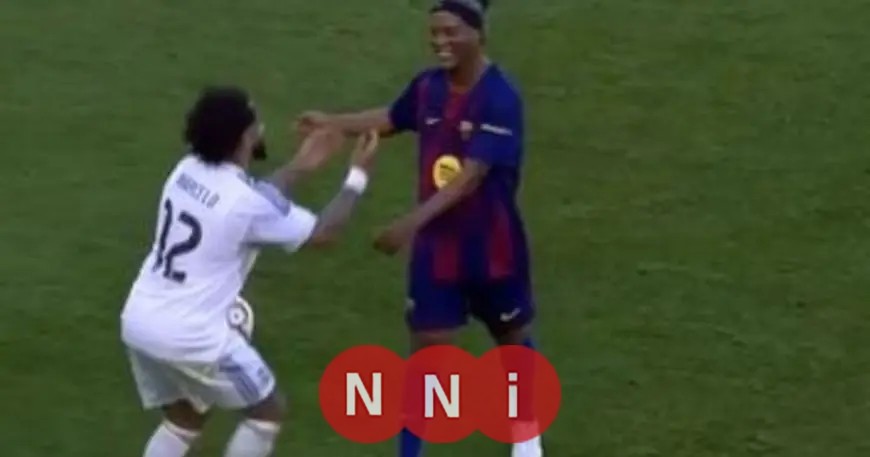 فيديو| لحظة مشادة وعناق بين مارسيلو ورونالدينيو في استعادة لذكريات الكلاسيكو