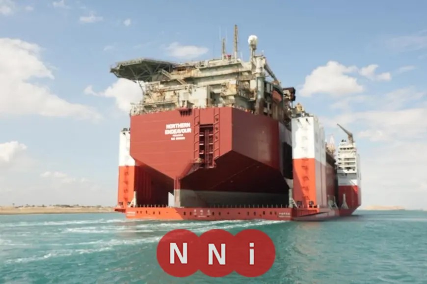 سفينة الغطس العملاقة هوا روي لونغ تعبر قناة السويس ضمن قافلة الجنوب