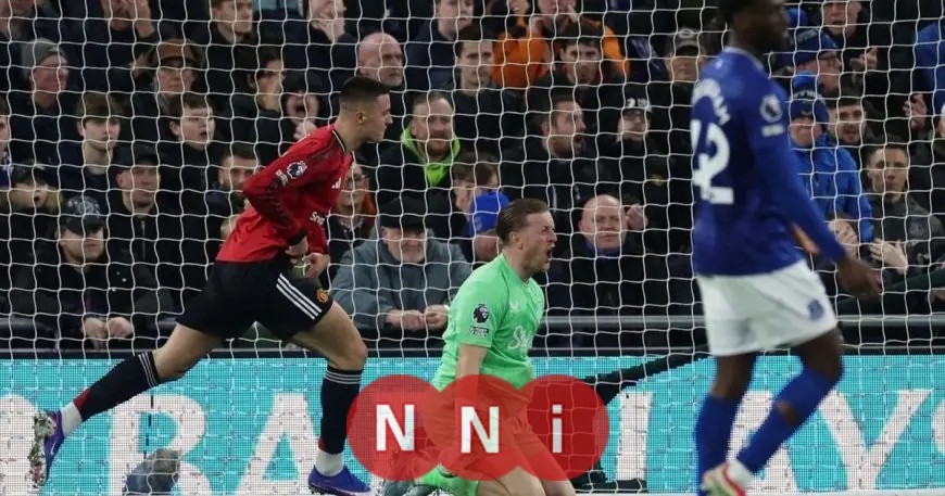 سيسكو يوقف إيفرتون وينعش انتصارات مانشستر يونايتد