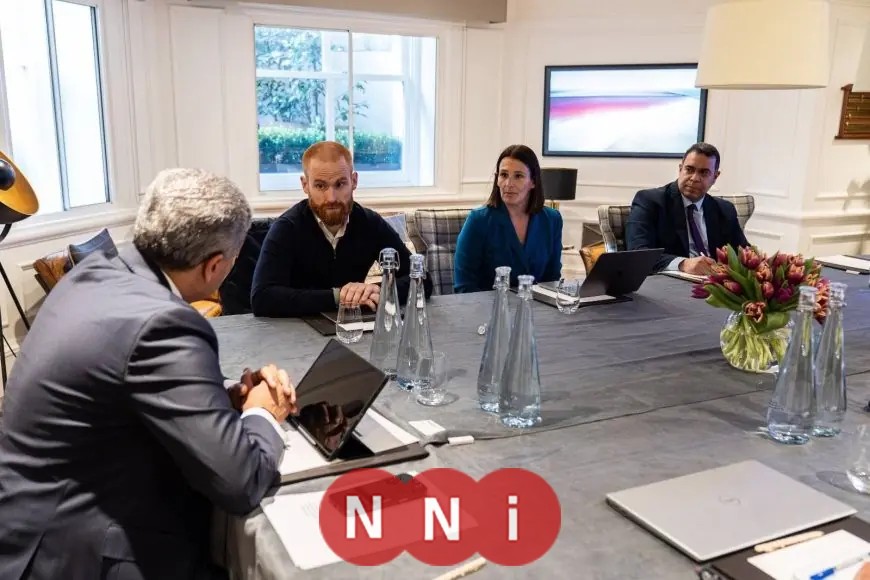 وزير السياحة يجري محادثات حاسمة في لندن لتعزيز التعاون مع منظمي الرحلات وشركات السياحة