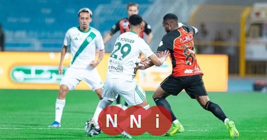 عبد الإله الخيبري يتألق وتيدي أوكو يواجه الصعوبات في مباراة مثيرة بين الرياض والأهلي