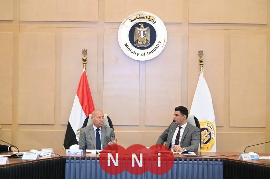 وزير الصناعة يلتقي بمحافظ القاهرة ورئيس اتحاد الصناعات لبحث خطة تطوير شق الثعبان